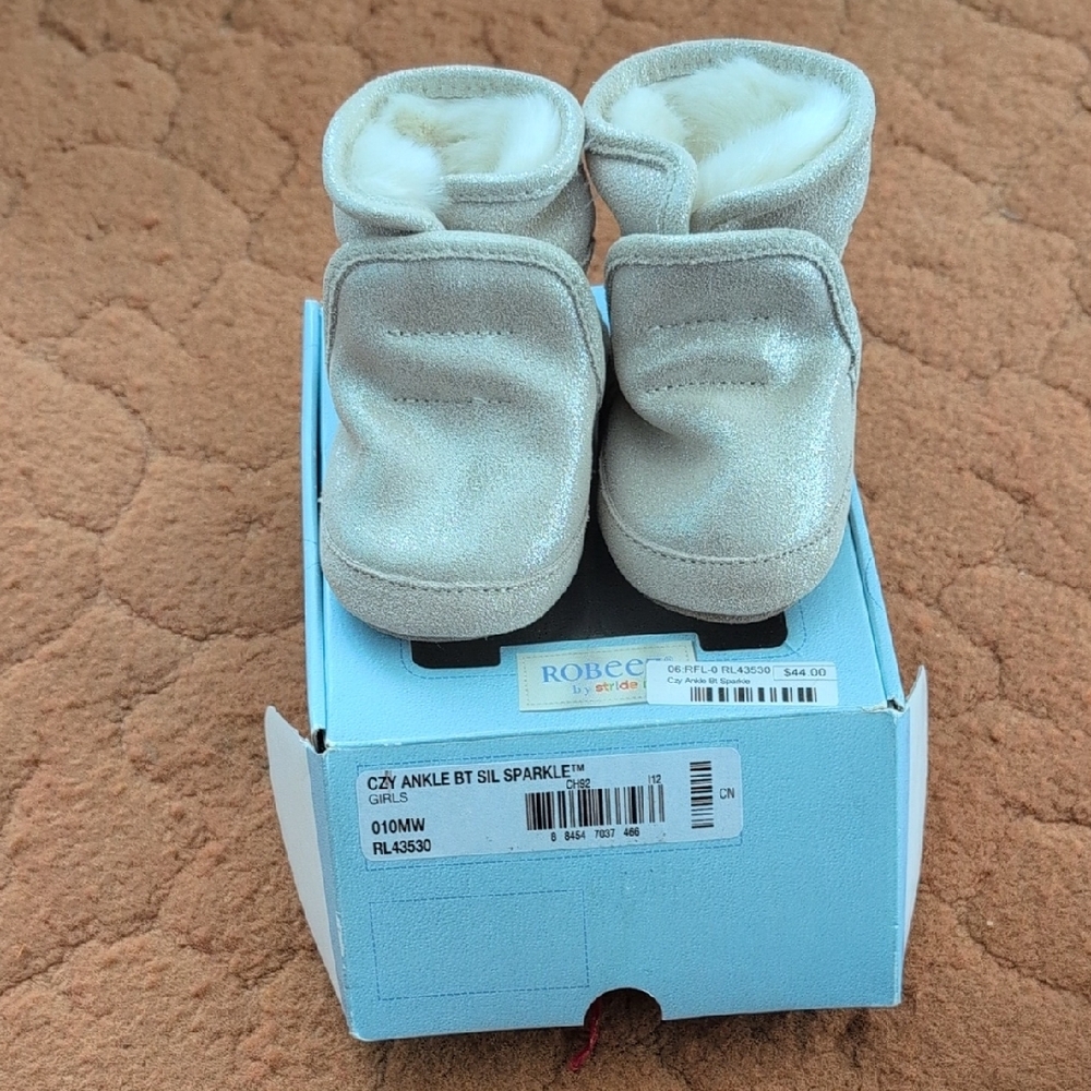 Robeez Cozy Ankle Booties - Silver Size 0-6months - Nee With tags